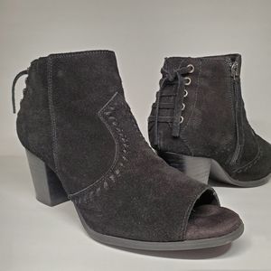 Minnetonka Fringed Peep Toe Booties Sz.9